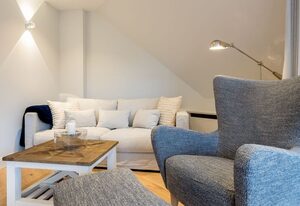 Wattjuwel – 2-Raum Appartement im OG- & DG mit ca. 75m² Nutzfläche, Balkon und Stellplatz