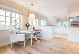Wattjuwel – 2-Raum Appartement im OG- & DG mit ca. 75m² Nutzfläche, Balkon und Stellplatz