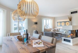 Düne 22 Hausteil 2 – Hausteil unter Reet im EG/UG/OG ca. 183 m² Nutzfläche,2 Parkplätze,Nichtraucher.