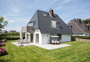 Sunset Beach House – Freistehendes Luxus-Einzelhaus zwischen Wenningstedter Dorfteich und Dünen.