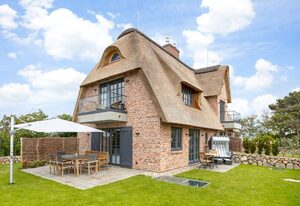 Fien to Huus – Hausteil im UG, EG, OG, DG ca.  140m² Nutzfläche, keine Haustiere erlaubt.