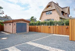 Fien to Huus – Hausteil im UG, EG, OG, DG ca.  140m² Nutzfläche, keine Haustiere erlaubt.