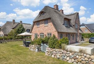 Sylter Osterhof – Luxus unter Reet! Genießen Sie Ihren Urlaub auf Sylt in diesem Traumhaus.