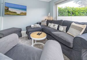 Lachmöwe – Ferienhaushälfte in Tinnum mit Kamin und Terrasse.