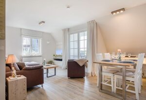 Achter Dünem, App. 5 – Bestlage zwischen Dorfteich & Dünen. Traumhaftes Landhaus im Friesenstil.