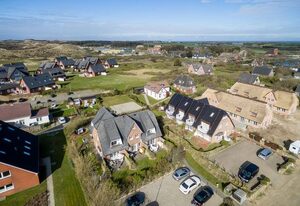 Achter Dünem, App. 5 – Bestlage zwischen Dorfteich & Dünen. Traumhaftes Landhaus im Friesenstil.