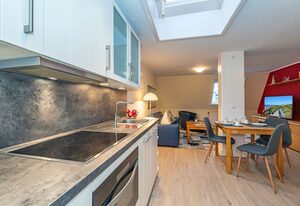 Atrium – 2-Zimmer-Ferienwohnung für max. 4 Personen mit Balkon. - nur 300 bis zum Strand!