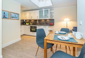 Atrium – 2-Zimmer-Ferienwohnung für max. 4 Personen mit Balkon. - nur 300 bis zum Strand!