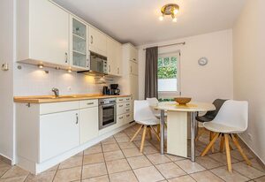 Haus Conwind Wohnung 1 – Komfortable Ferienwohnung Syltkoje mit Terrasse und Parkplatz auf Sylt