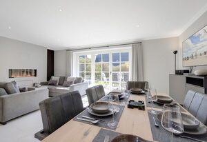 Landhaus Tannic – Beste Lage am Dorfteich. Beste Ausstattung. Üppig Platz.