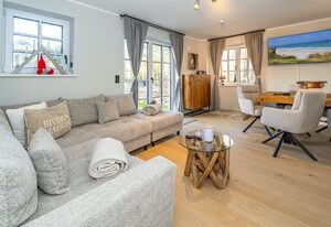 Haus Rosi – Ferienhaushälfte in Westerland mit Sauna und Garten. Haustiere sind Willkommen.