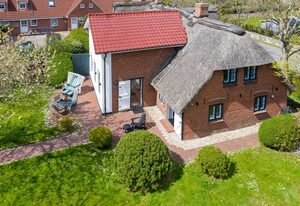 Kampende I – Historisches Reetdachhaus mit ca. 185 m² Nutzfläche im Erd- und Obergeschoss