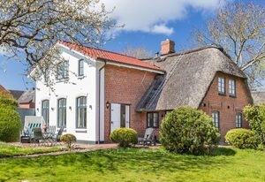 Kampende I – Historisches Reetdachhaus mit ca. 185 m² Nutzfläche im Erd- und Obergeschoss