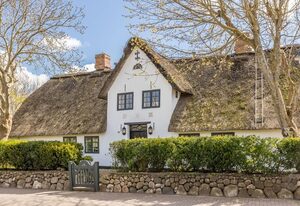 Kampende II – Historisches Reetdach-Hausteil mit ca. 85 m² Nutzfläche im Erd- und Obergeschoß