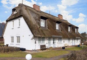 Adis Meerblick Landhaus Arnika – Ferienhaushälfte für bis zu 4 Personen. Strandnah und ruhig gelegen.