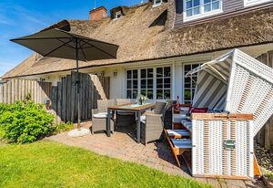 Adis Meerblick Landhaus Arnika – Ferienhaushälfte für bis zu 4 Personen. Strandnah und ruhig gelegen.