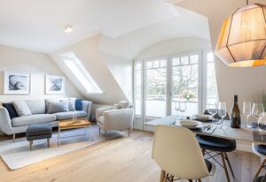 Blinkfüür – Moderne 3-Zimmer-Ferienwohnung für bis zu 4 Personen mit Balkon.