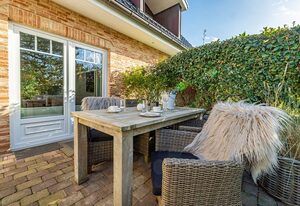 Aurora – Moderne Ferienwohnung für bis zu 4 Personen mit Terrasse.