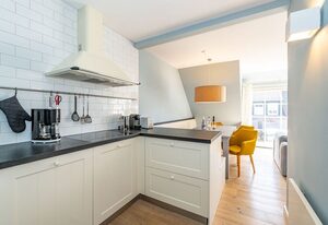 Casa Karline – 4-Zimmer-Ferienwohnung mit Balkon und Blick auf die Deichwiesen.