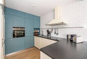 Casa Karline – 4-Zimmer-Ferienwohnung mit Balkon und Blick auf die Deichwiesen.