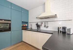 Casa Karline – 4-Zimmer-Ferienwohnung mit Balkon und Blick auf die Deichwiesen.