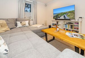 Ferienliebe Hygge Hüs – Hygge Hüs. - nur 550 m zum Sandstrand. Mit Terrasse & Parkplatz.