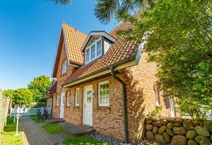 Lörkis Lek – Ferienhausteil für bis zu 4 Personen mit Garten. - nur 350 Meter zum Strand!