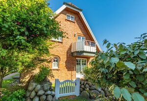 Lörkis Lek – Ferienhausteil für bis zu 4 Personen mit Garten. - nur 350 Meter zum Strand!