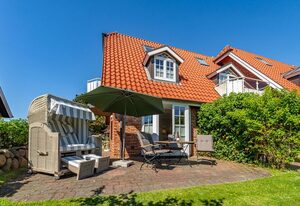 Lörkis Lek – Ferienhausteil für bis zu 4 Personen mit Garten. - nur 350 Meter zum Strand!