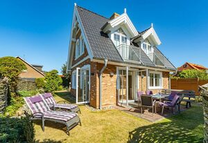 Haus Lotte – Ferienhaus für bis zu 6 Personen mit Garten. - nur 450m bis zum Strand!