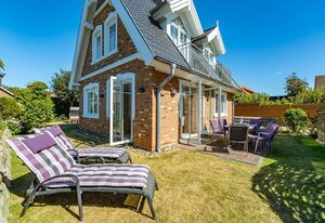 Haus Lotte – Ferienhaus für bis zu 6 Personen mit Garten. - nur 450m bis zum Strand!