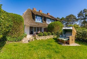 Haus Syltzauber – Schöne Ferienhaushälfte mit Gartenstück, für bis zu 4 Personen in Keitum