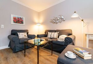 Austernperle – 3-Zimmer-Ferienwohnung im EG für max. 3 Personen mit Terrasse & Strandkorb.