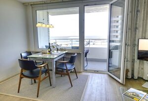 App. Meerblick – Zentrale Ferienwohnung für bis zu 2 Personen mit Balkon und Meerblick.