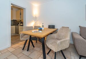 Ferienliebe Westerland – 3-Zimmer-Ferienwohnung für bis 4 Personen mit Balkon.