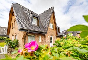 Strandpirat – Stilvolle Ferienwohnung für bis zu 4 Personen mit Balkon.