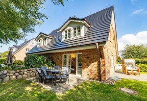 Sylt Oase – Doppel-Ferienhaushälfte für max. 6 Personen mit Sauna, Garten und Kinoraum