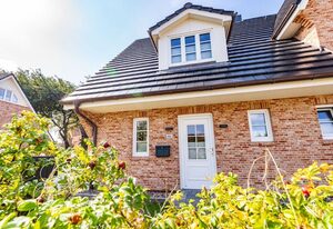 Sylt Oase – Doppel-Ferienhaushälfte für max. 6 Personen mit Sauna, Garten und Kinoraum