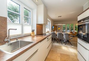 Sylt Oase – Doppel-Ferienhaushälfte für max. 6 Personen mit Sauna, Garten und Kinoraum