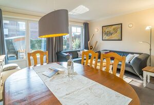 Haus Charlotte – Mittel-Ferienhausteil für max. 4 Personen mit Garten - nur 350m bis zum Strand.