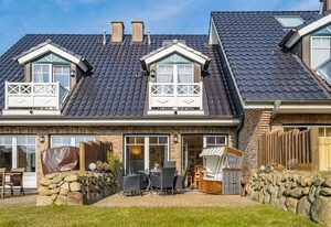 Haus Charlotte – Mittel-Ferienhausteil für max. 4 Personen mit Garten - nur 350m bis zum Strand.