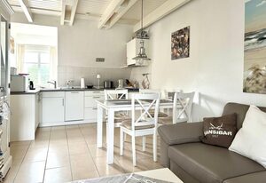 Friesenglück – 3-Zimmer-Ferienwohnung für bis zu 4 Personen mit Sonnenkuhle.