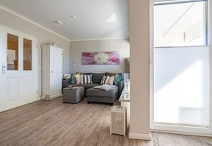 Schloss am Meer, App. 5 "Strandläufer" – 3-Zimmer-Ferienwohnung mit Terrasse - nur 150 Meter zum Strand.