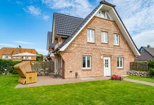 Hannah – 4-Zimmer-Ferienwohnung für max. 5 Personen mit Terrasse u Strandkorb (saisonal).