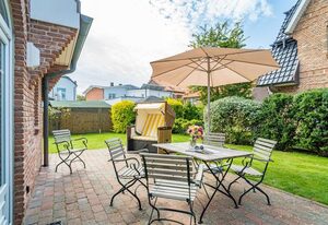 Hannah – 4-Zimmer-Ferienwohnung für max. 5 Personen mit Terrasse u Strandkorb (saisonal).