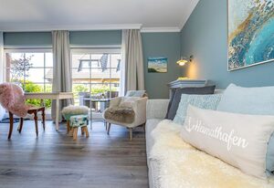 Nis Puk – Ferienwohnung in Westerland für max. 3 Personen, mit Westterrasse und Parkplatz.