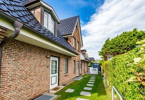 Auszeit Sylt App. 2 – Ferienwohnung für max. 4 Personen mit Terrasse - nur 400m bis zum Strand!