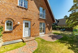 Ammerland Whg. 1 – Großzügige Ferienwohnung für bis zu 4 Personen mit Garten.