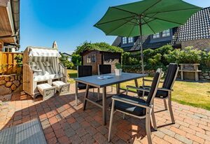 Ammerland Whg. 1 – Großzügige Ferienwohnung für bis zu 4 Personen mit Garten.