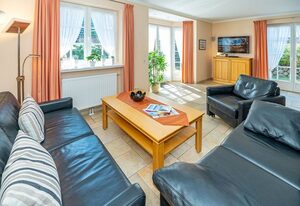 Ammerland Whg. 1 – Großzügige Ferienwohnung für bis zu 4 Personen mit Garten.